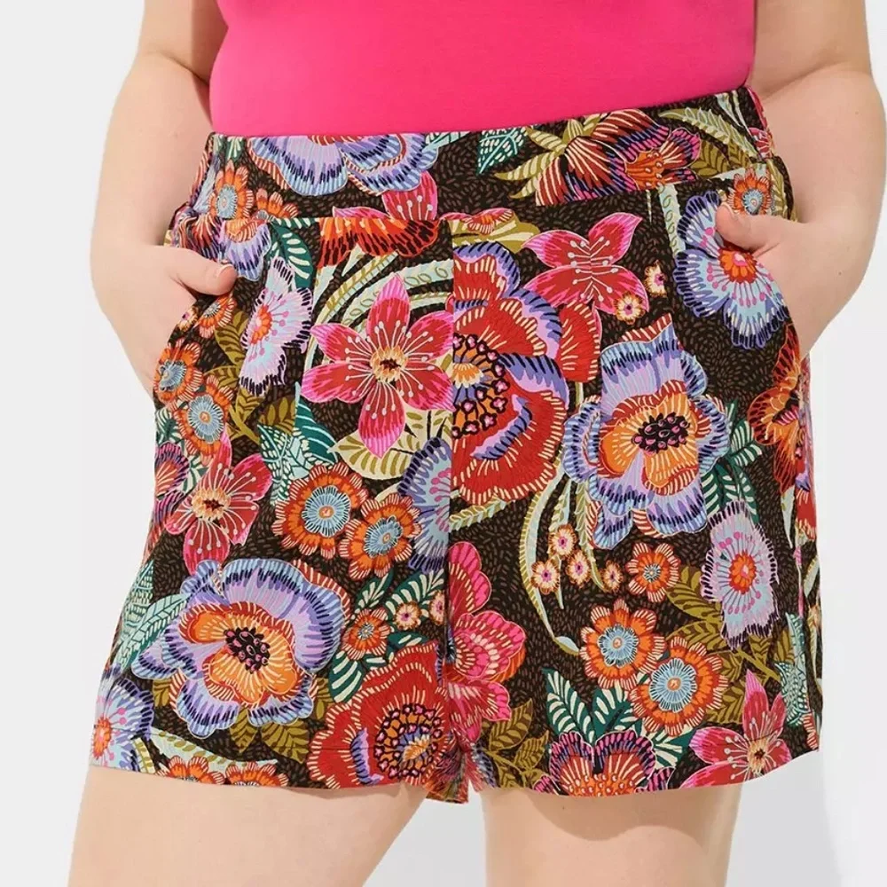 Torrid Shorts-4X Black Floral Challis High Rise Lightweight Dressy Plus Size NWT